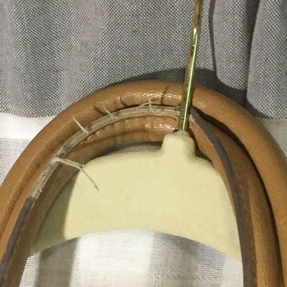 Liz. Claiborne purse 2 tone cream and tan - Picture 3 of 5